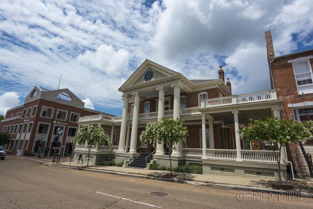 The Guest House Historic Mansion Натчес Екстериор снимка